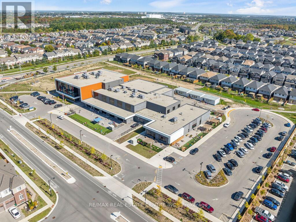 640 Florencedale Crescent, Kitchener, Ontario  N2R 0N4 - Photo 49 - X12445265