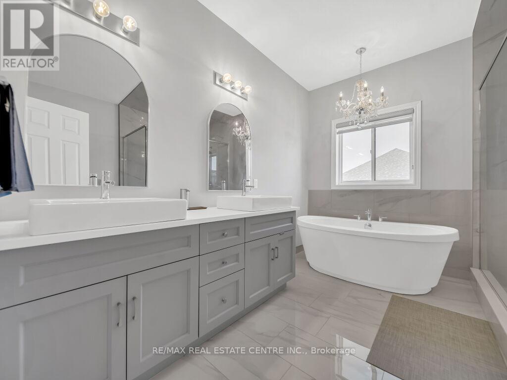 640 Florencedale Crescent, Kitchener, Ontario  N2R 0N4 - Photo 22 - X12445265