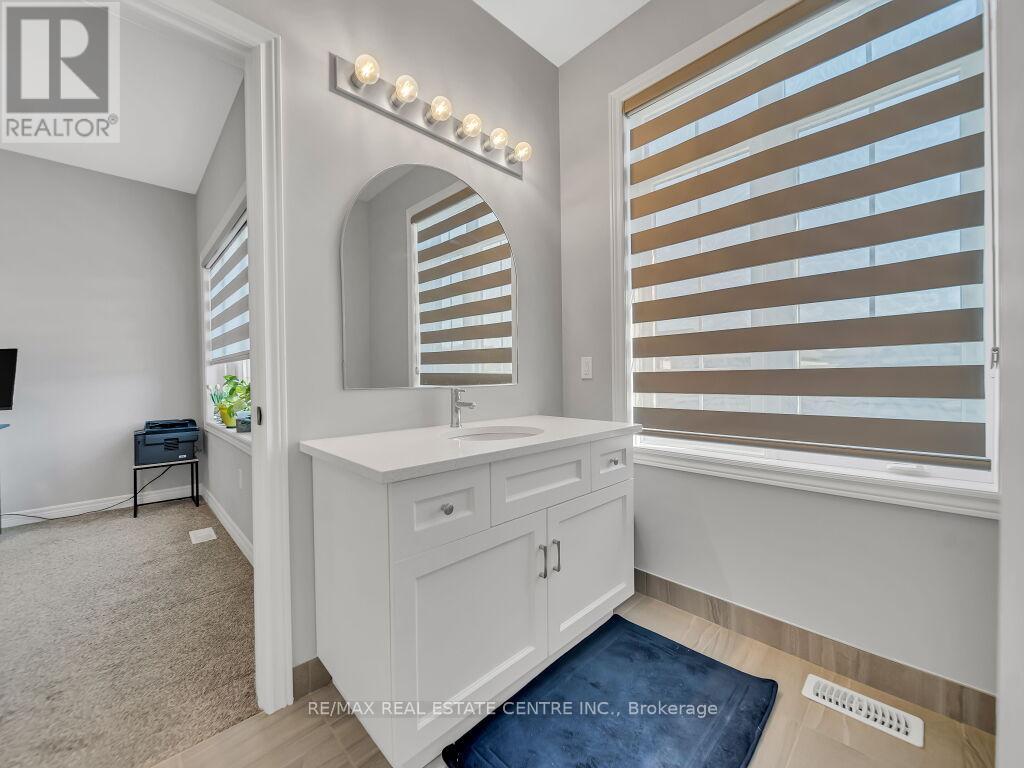 640 Florencedale Crescent, Kitchener, Ontario  N2R 0N4 - Photo 31 - X12445265