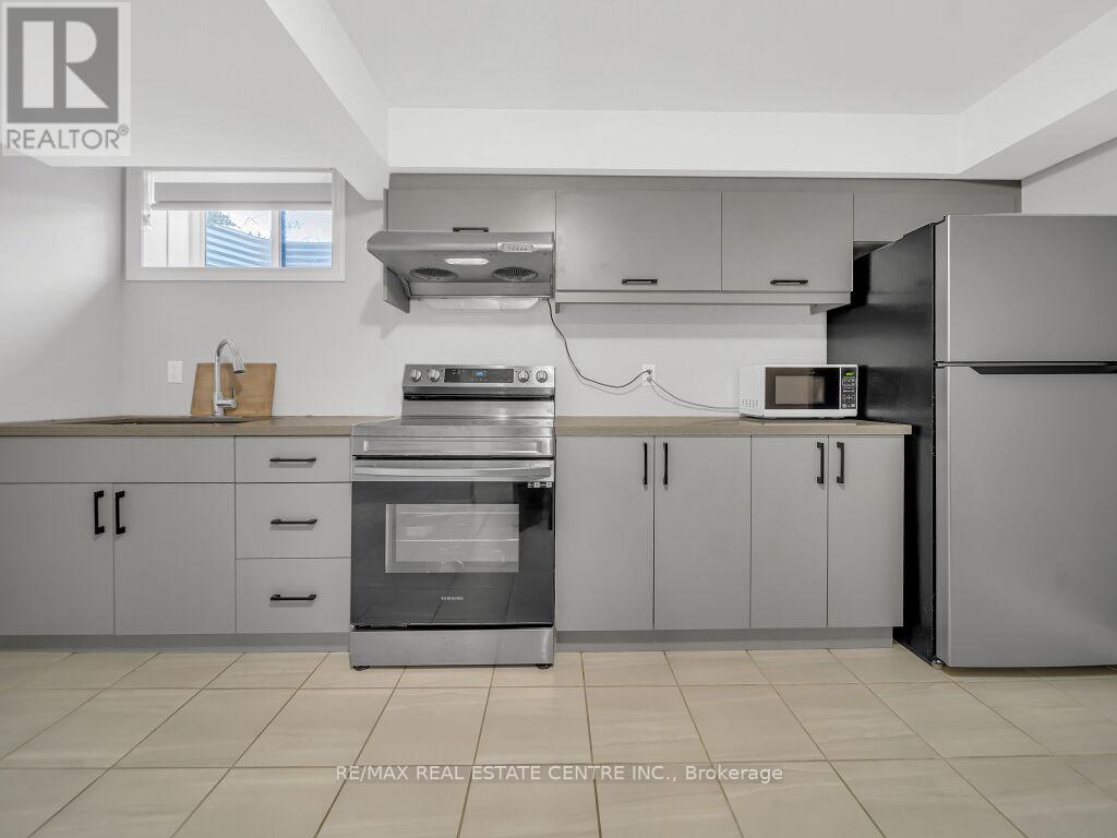 640 Florencedale Crescent, Kitchener, Ontario  N2R 0N4 - Photo 39 - X12445265