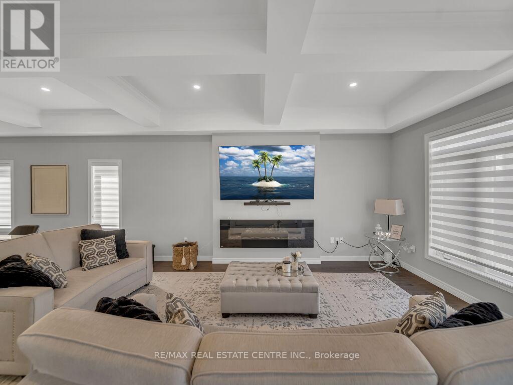 640 Florencedale Crescent, Kitchener, Ontario  N2R 0N4 - Photo 8 - X12445265