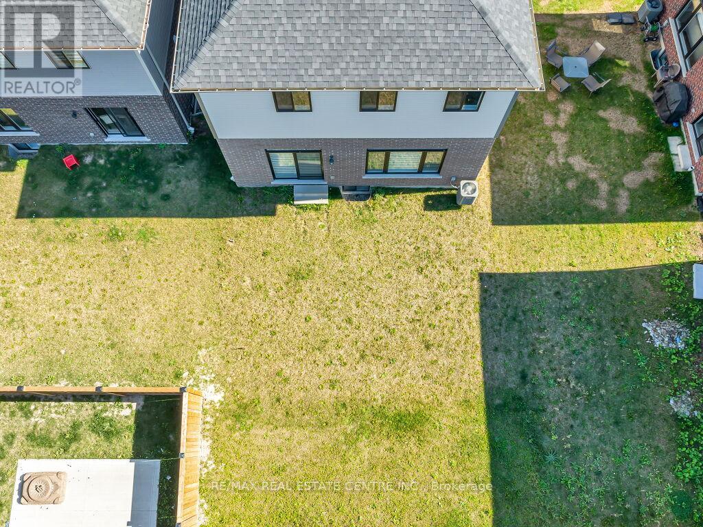 640 Florencedale Crescent, Kitchener, Ontario  N2R 0N4 - Photo 46 - X12445265