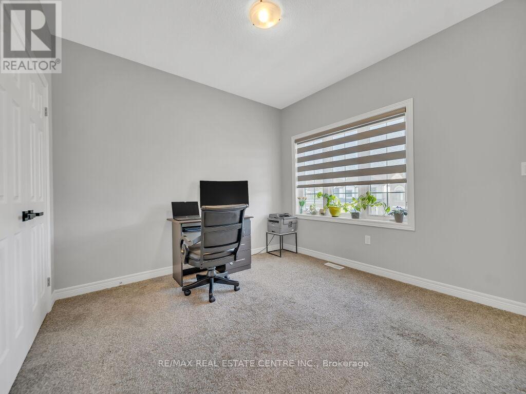 640 Florencedale Crescent, Kitchener, Ontario  N2R 0N4 - Photo 32 - X12445265