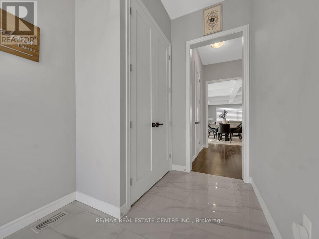 640 Florencedale Crescent, Kitchener, Ontario  N2R 0N4 - Photo 4 - X12445265