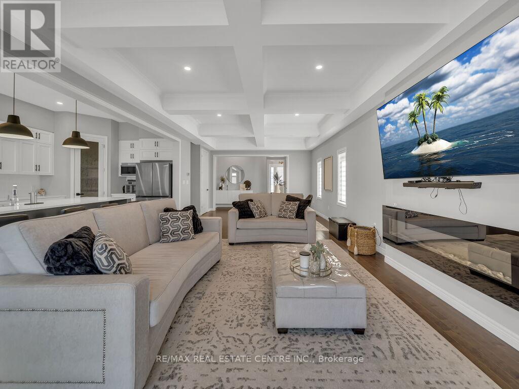 640 Florencedale Crescent, Kitchener, Ontario  N2R 0N4 - Photo 9 - X12445265