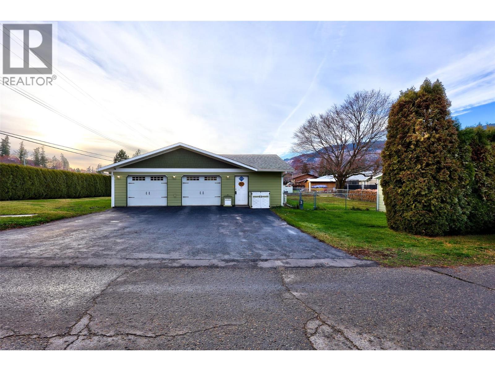 1110 Second Avenue, Chase, British Columbia  V0E 1M0 - Photo 2 - 10371440