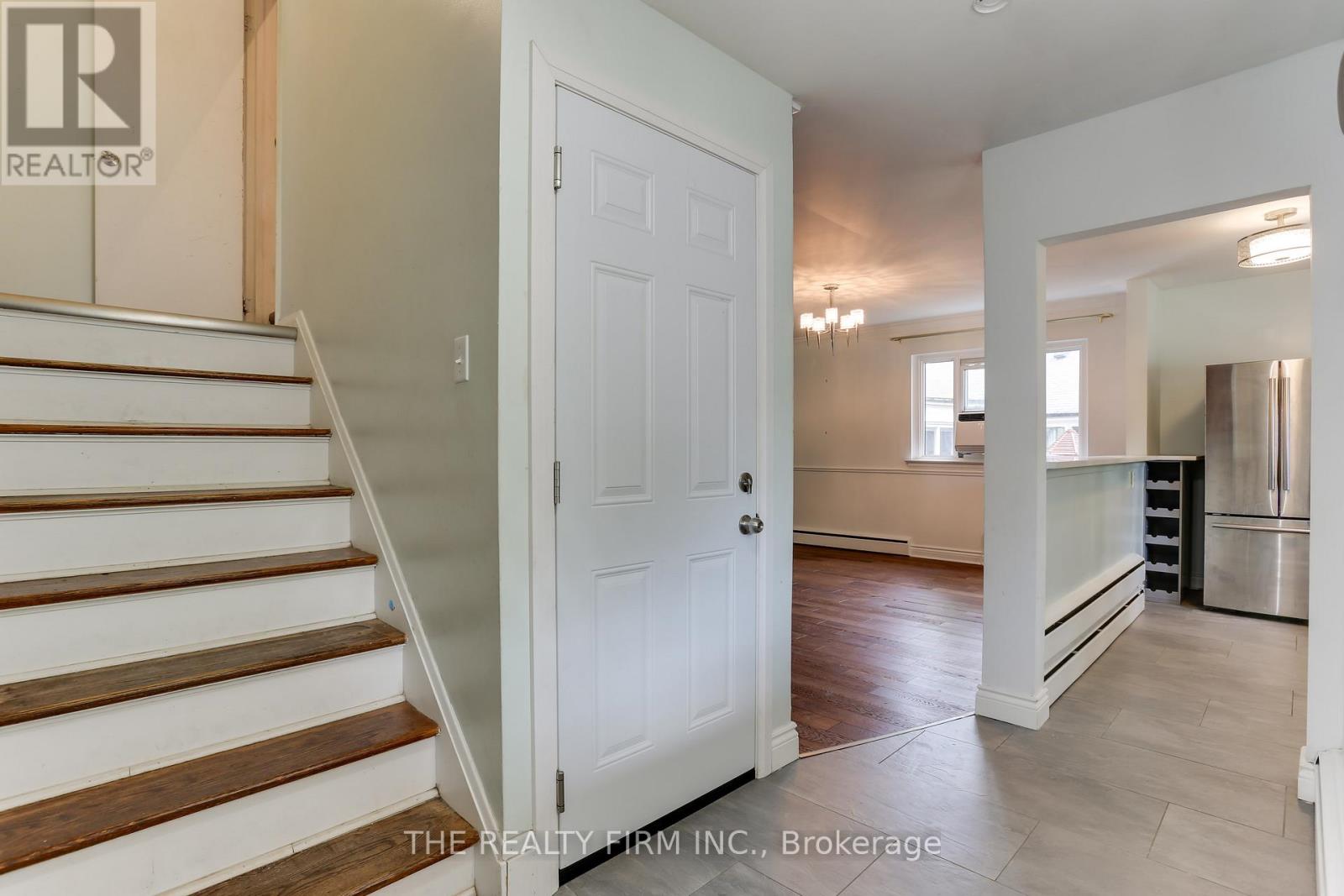 Main - 425 Ridout Street S, London South, Ontario  N6C 4A2 - Photo 3 - X12649798