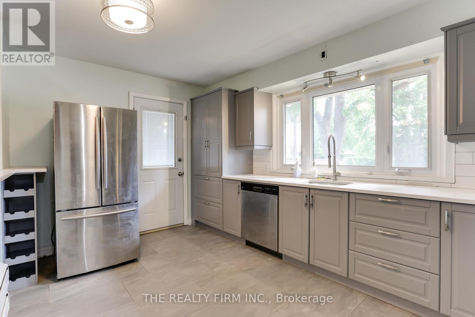 Main - 425 Ridout Street S, London South, Ontario  N6C 4A2 - Photo 8 - X12649798