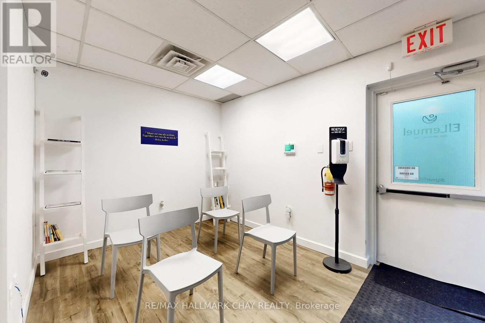 Main - 227 Eagle Street, Newmarket, Ontario  L3Y 1J8 - Photo 3 - N12647784