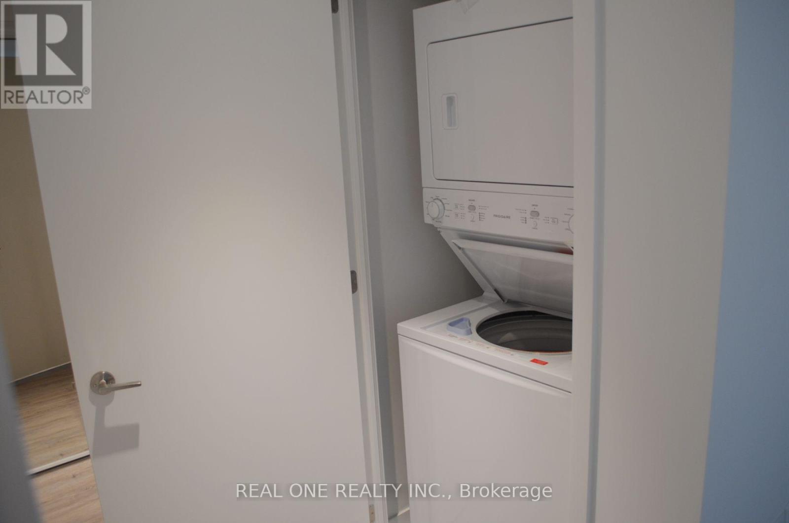 2207 - 15 Queens Quay E, Toronto, Ontario  M5E 0A4 - Photo 12 - C12649794