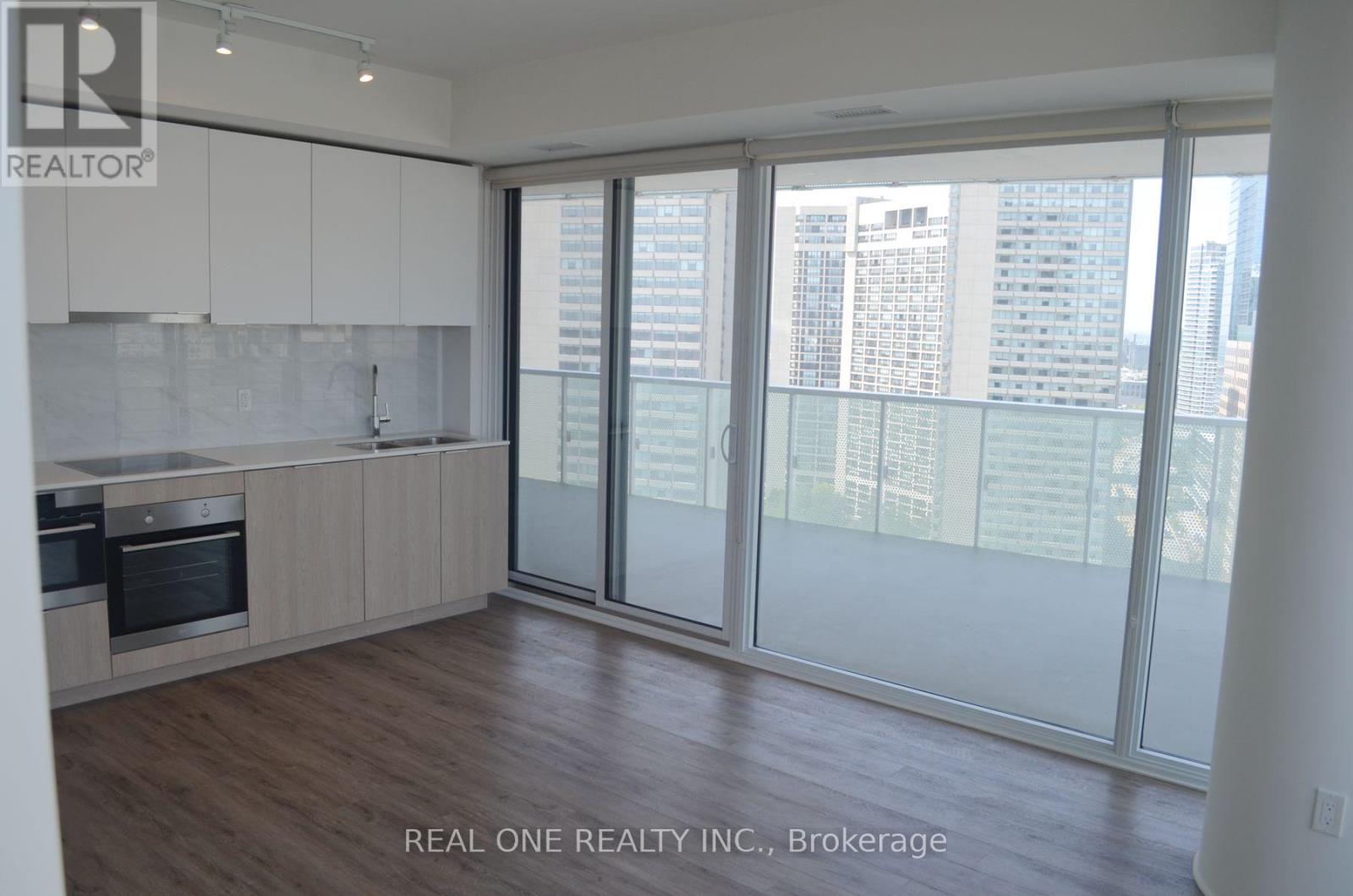 2207 - 15 Queens Quay E, Toronto, Ontario  M5E 0A4 - Photo 8 - C12649794