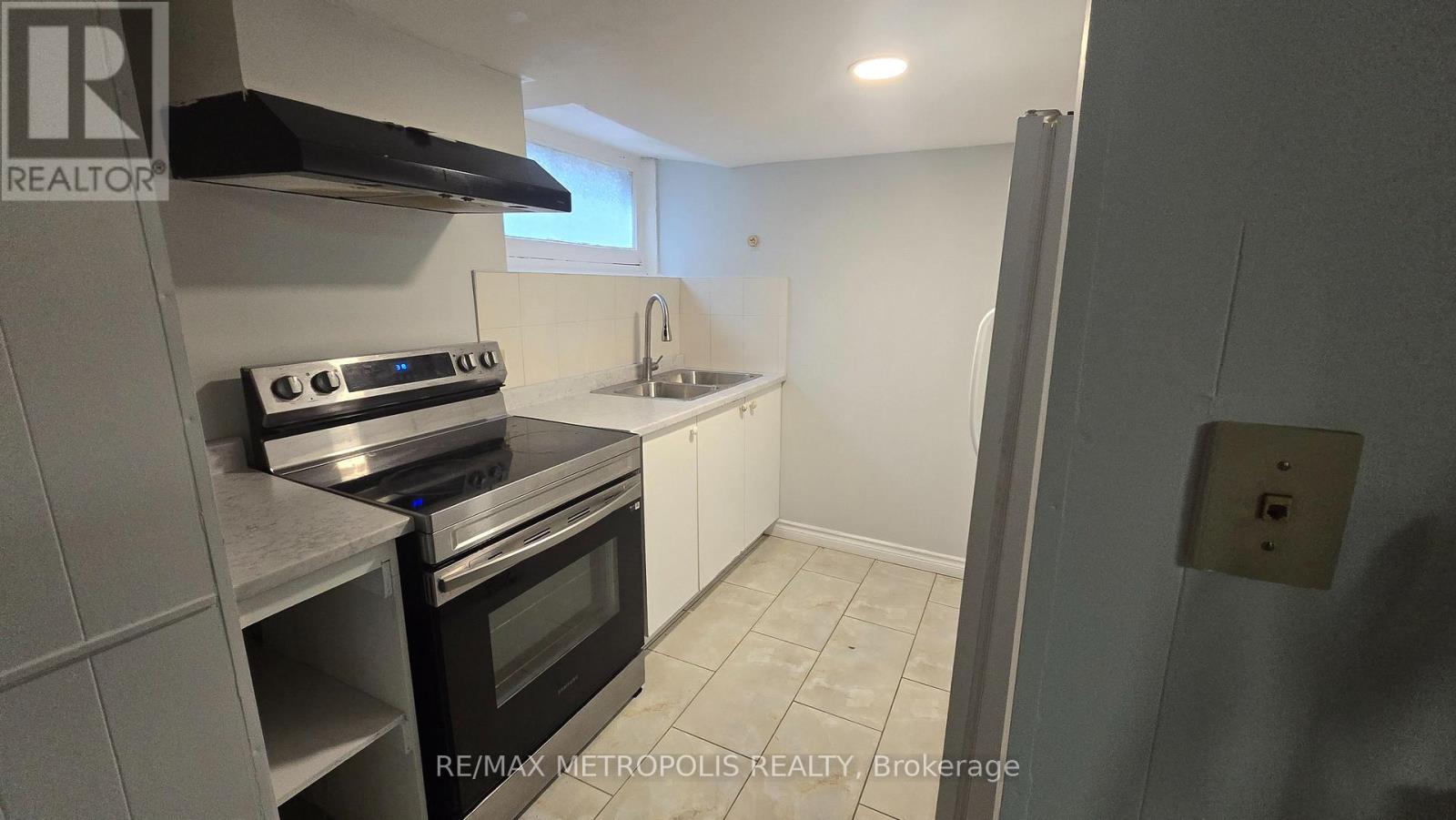 Bsmt - 38 Copping Road, Toronto, Ontario  M1G 3J8 - Photo 3 - E12649792