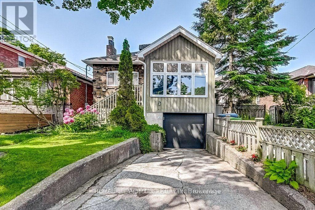 Upstairs - 30 Fourth Street, Toronto, Ontario  M8V 2Y3 - Photo 2 - W12649818