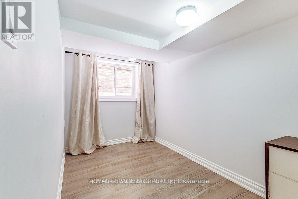 Upstairs - 30 Fourth Street, Toronto, Ontario  M8V 2Y3 - Photo 6 - W12649818