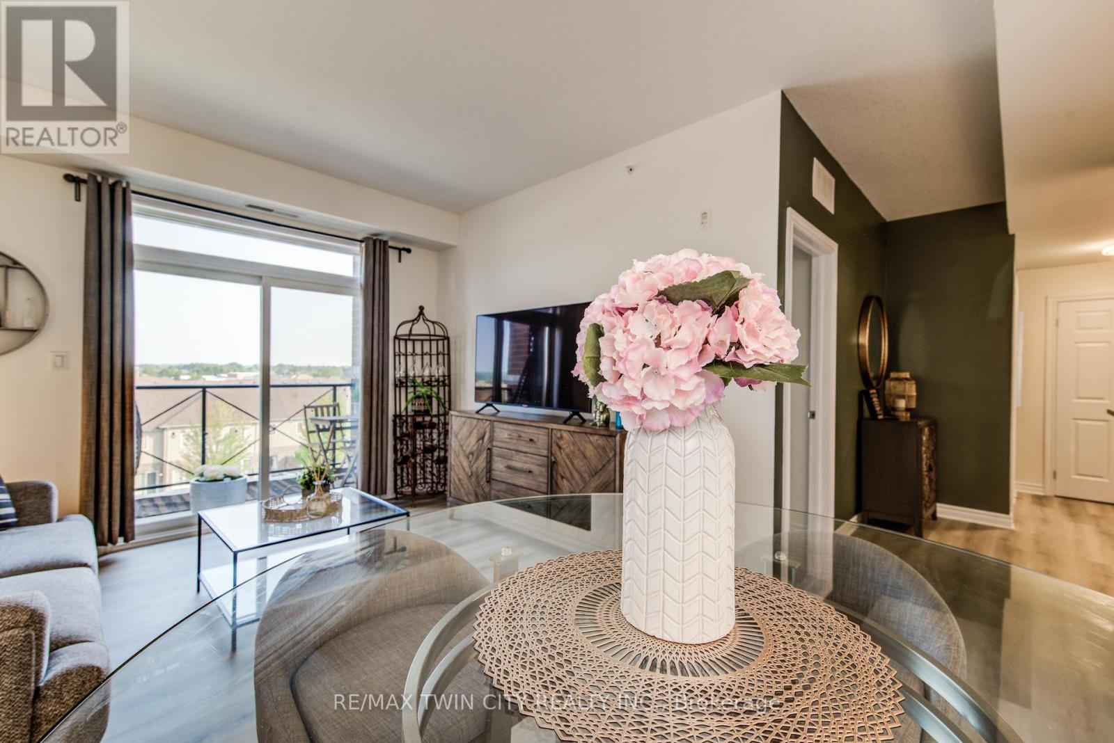 401 - 2 Colonial Drive, Guelph, Ontario  N1L 0K8 - Photo 17 - X12649814