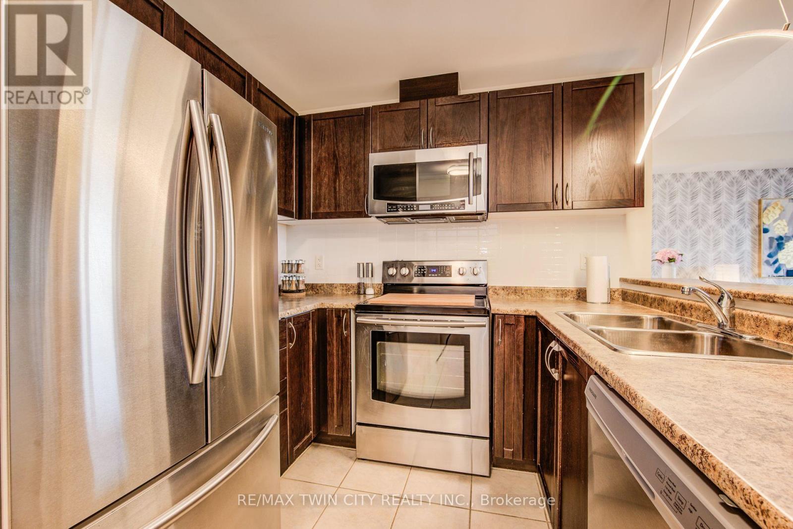 401 - 2 Colonial Drive, Guelph, Ontario  N1L 0K8 - Photo 6 - X12649814