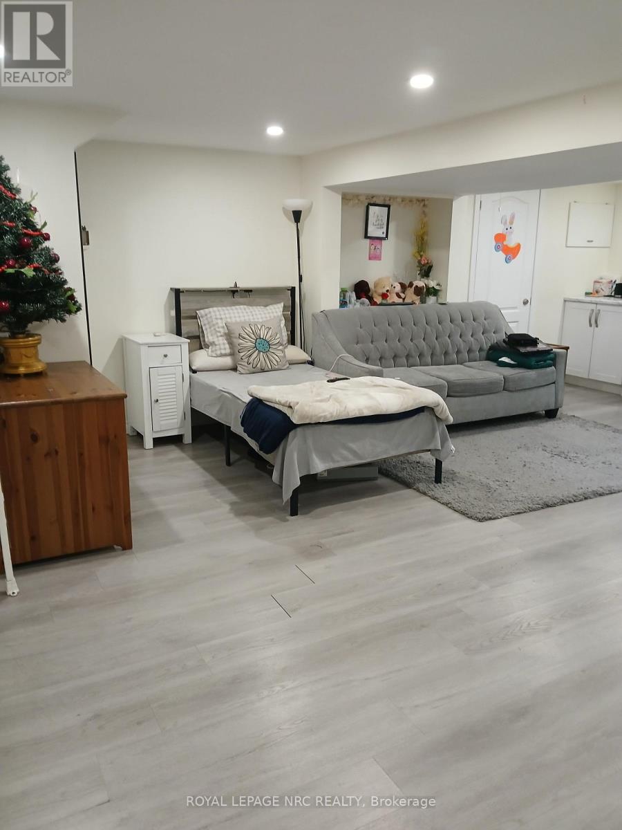 Lower Unit - 6560 Leeming Street, Niagara Falls, Ontario  L2G 1K7 - Photo 2 - X12649824