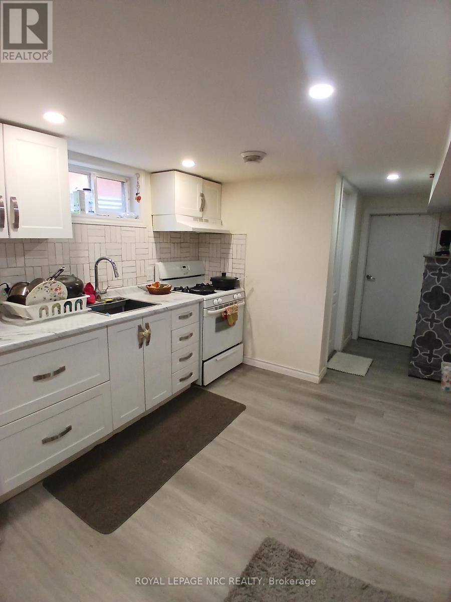 Lower Unit - 6560 Leeming Street, Niagara Falls, Ontario  L2G 1K7 - Photo 4 - X12649824