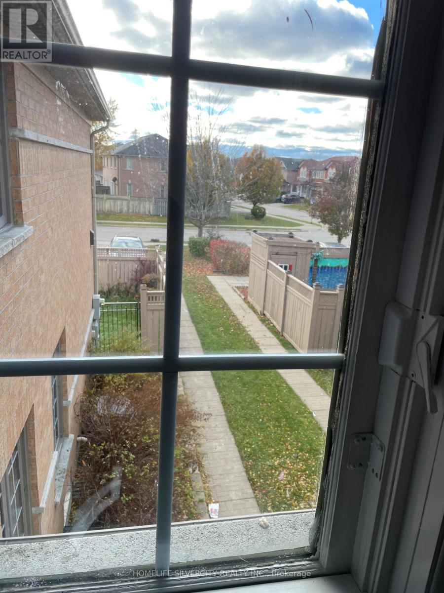 51 Morningmist Street, Brampton, Ontario  L6R 2A6 - Photo 7 - W12629686