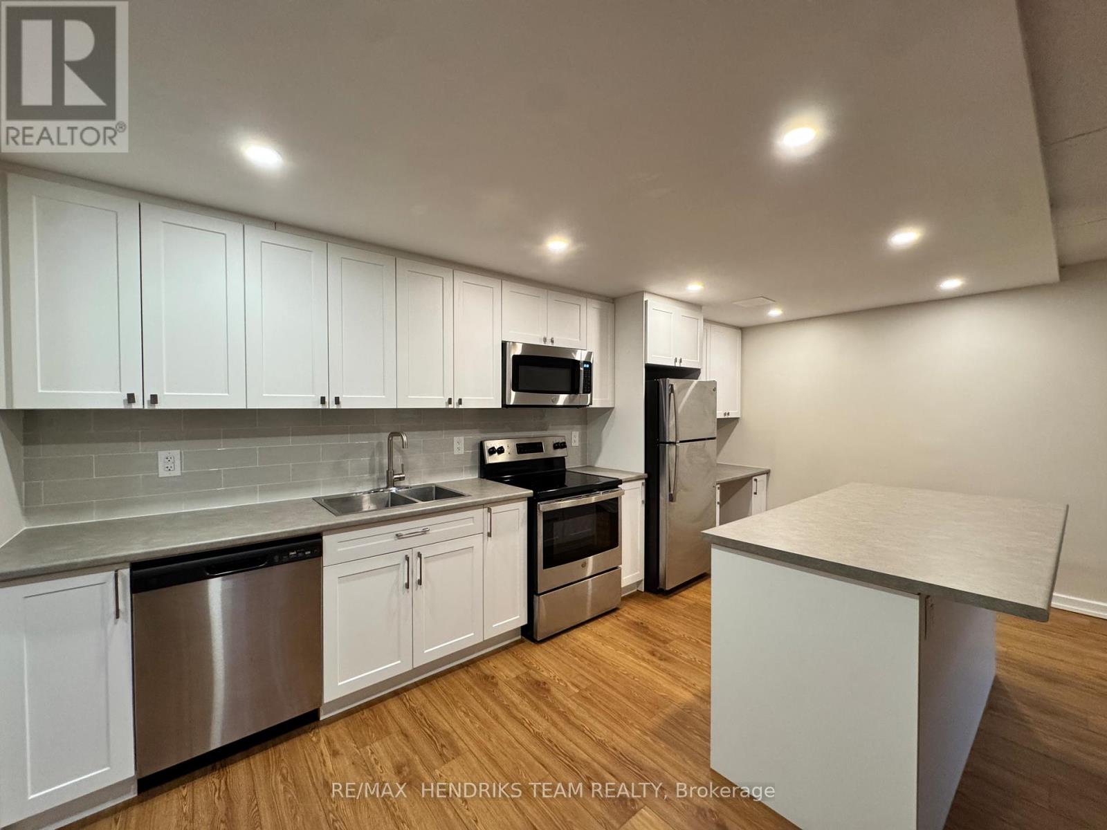 101 - 100 Rockwood Avenue, St. Catharines, Ontario  L2P 3P2 - Photo 3 - X12649832