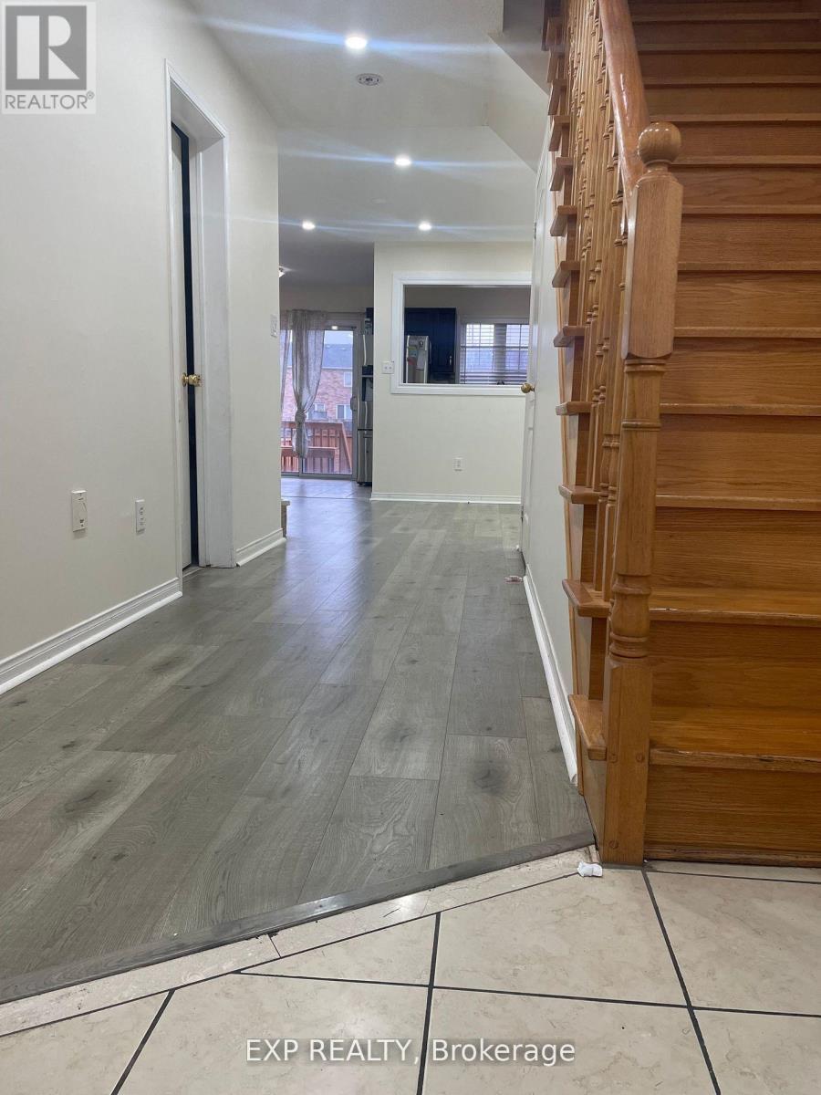 28 Wicklow Road, Brampton, Ontario  L6X 0J6 - Photo 2 - W12649830