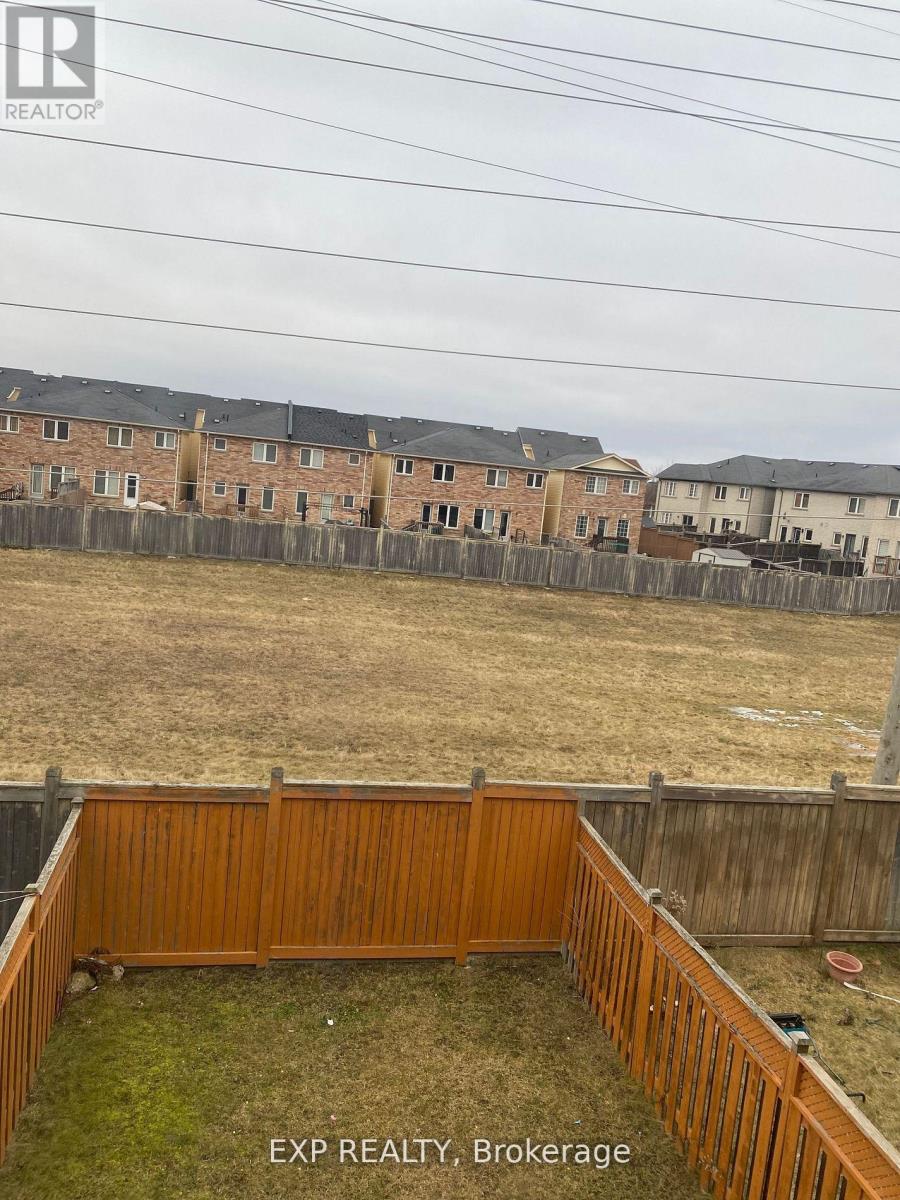 28 Wicklow Road, Brampton, Ontario  L6X 0J6 - Photo 7 - W12649830