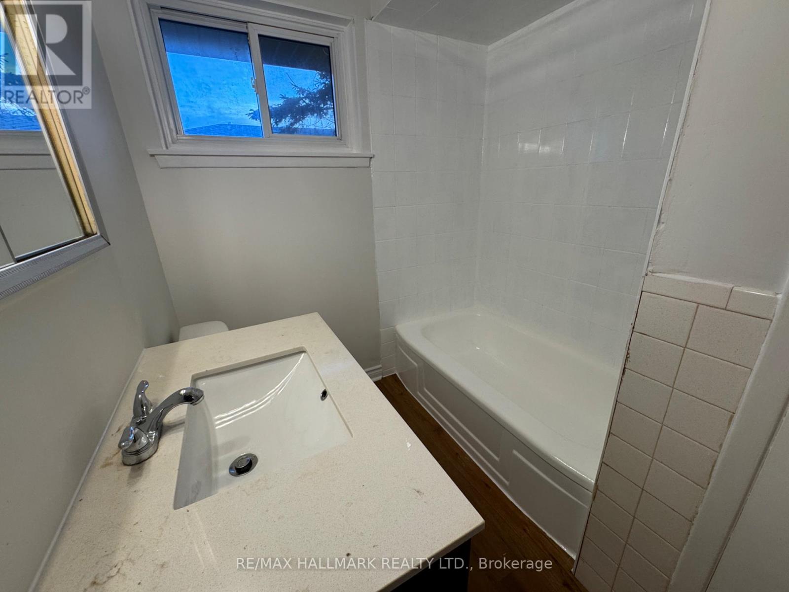 75 Bolton Avenue, Newmarket, Ontario  L3Y 2X3 - Photo 11 - N12649842