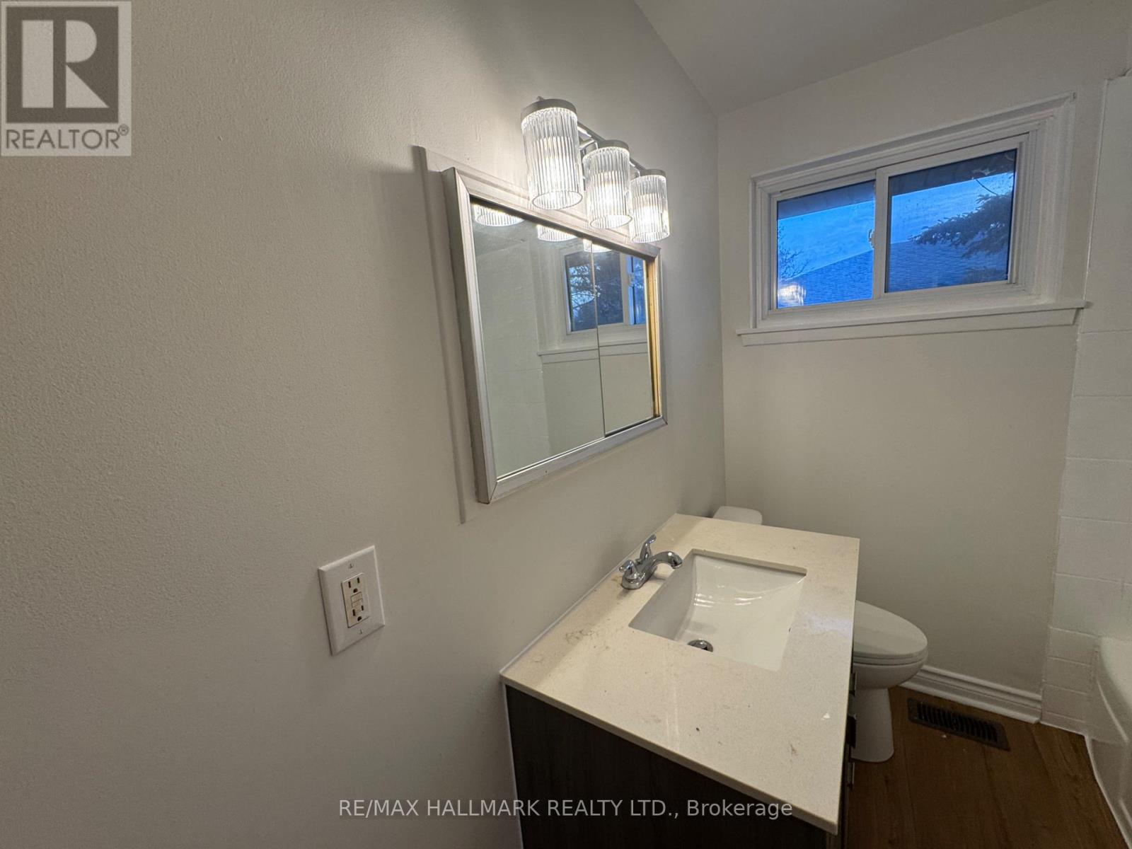 75 Bolton Avenue, Newmarket, Ontario  L3Y 2X3 - Photo 12 - N12649842