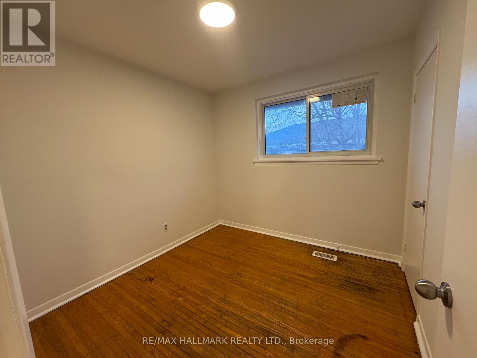 75 Bolton Avenue, Newmarket, Ontario  L3Y 2X3 - Photo 7 - N12649842