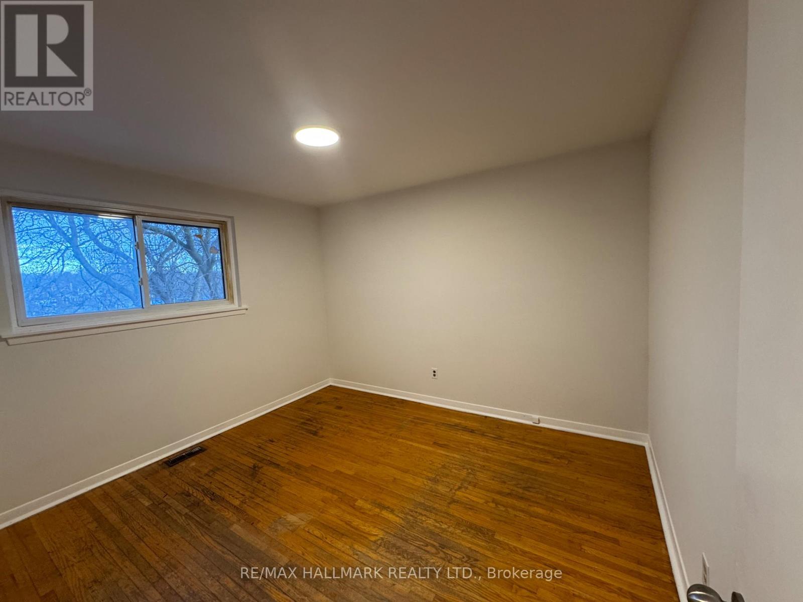 75 Bolton Avenue, Newmarket, Ontario  L3Y 2X3 - Photo 8 - N12649842