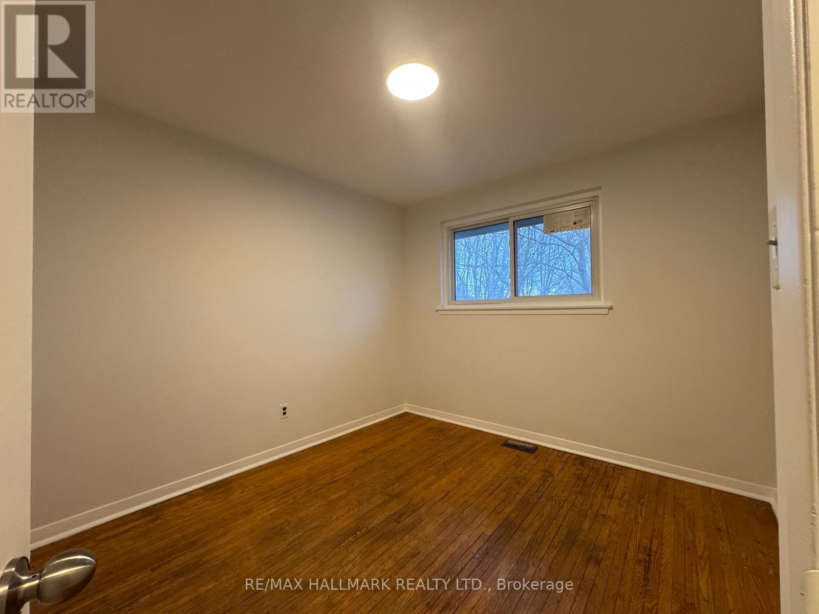 75 Bolton Avenue, Newmarket, Ontario  L3Y 2X3 - Photo 9 - N12649842