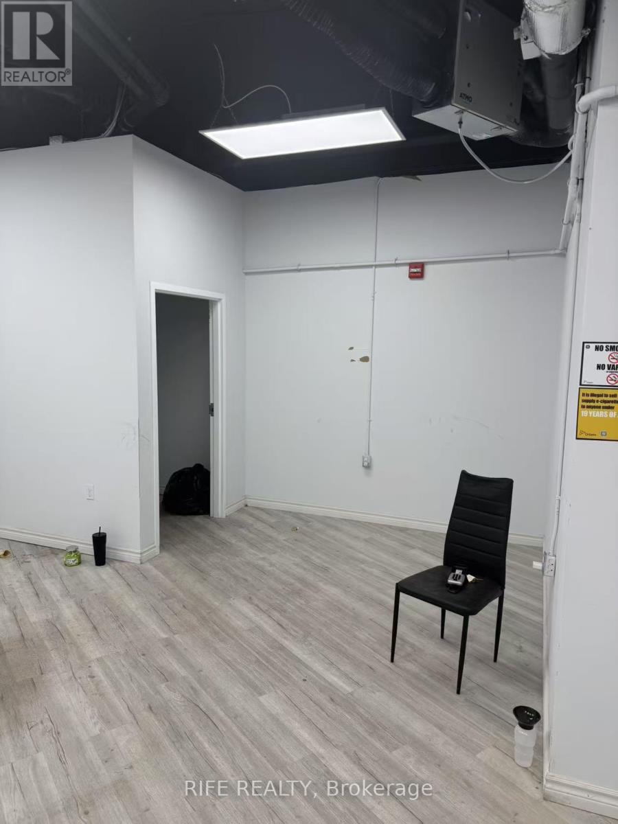 513 - 365 Albert Street, Waterloo, Ontario  N2L 0G6 - Photo 3 - X12649852