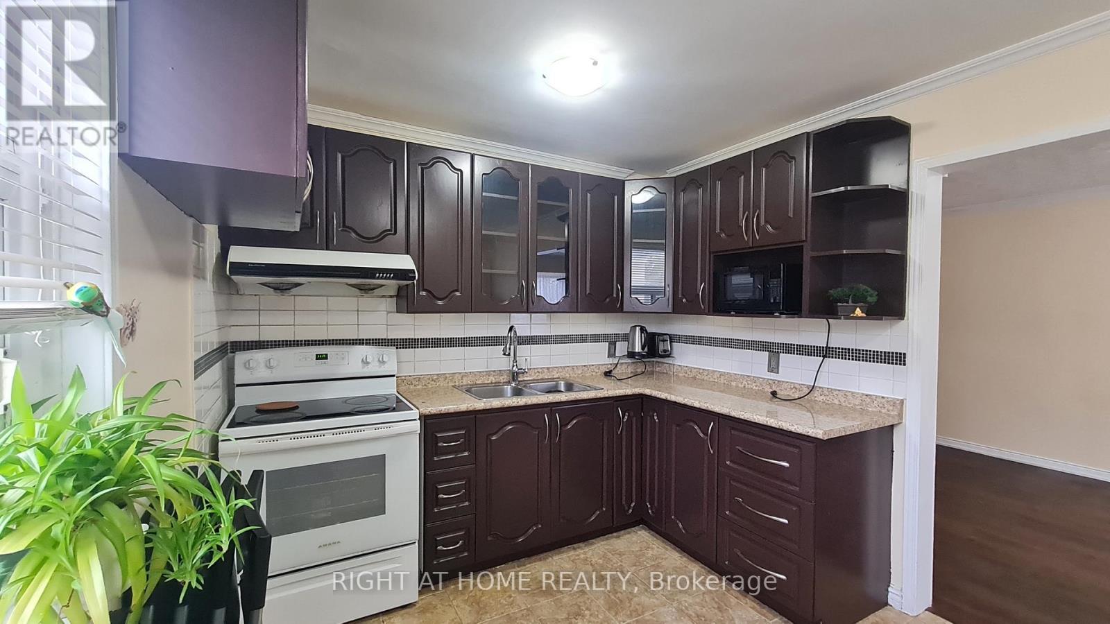 124 Overture Road, Toronto, Ontario  M1E 2W4 - Photo 15 - E12649860