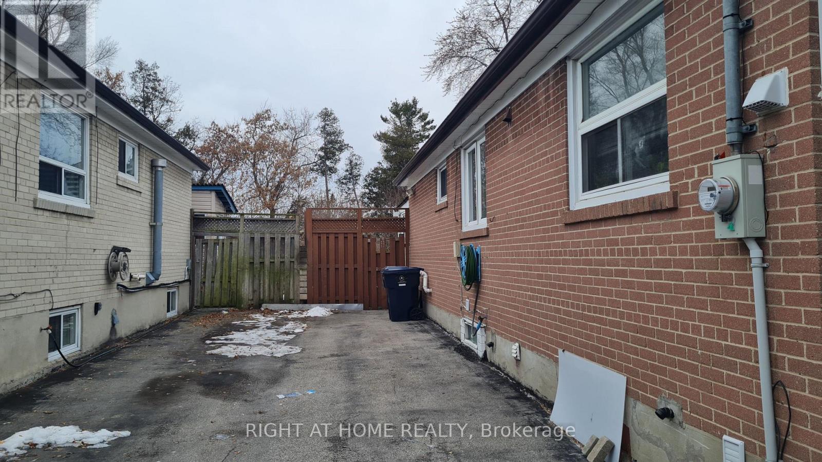 124 Overture Road, Toronto, Ontario  M1E 2W4 - Photo 5 - E12649860