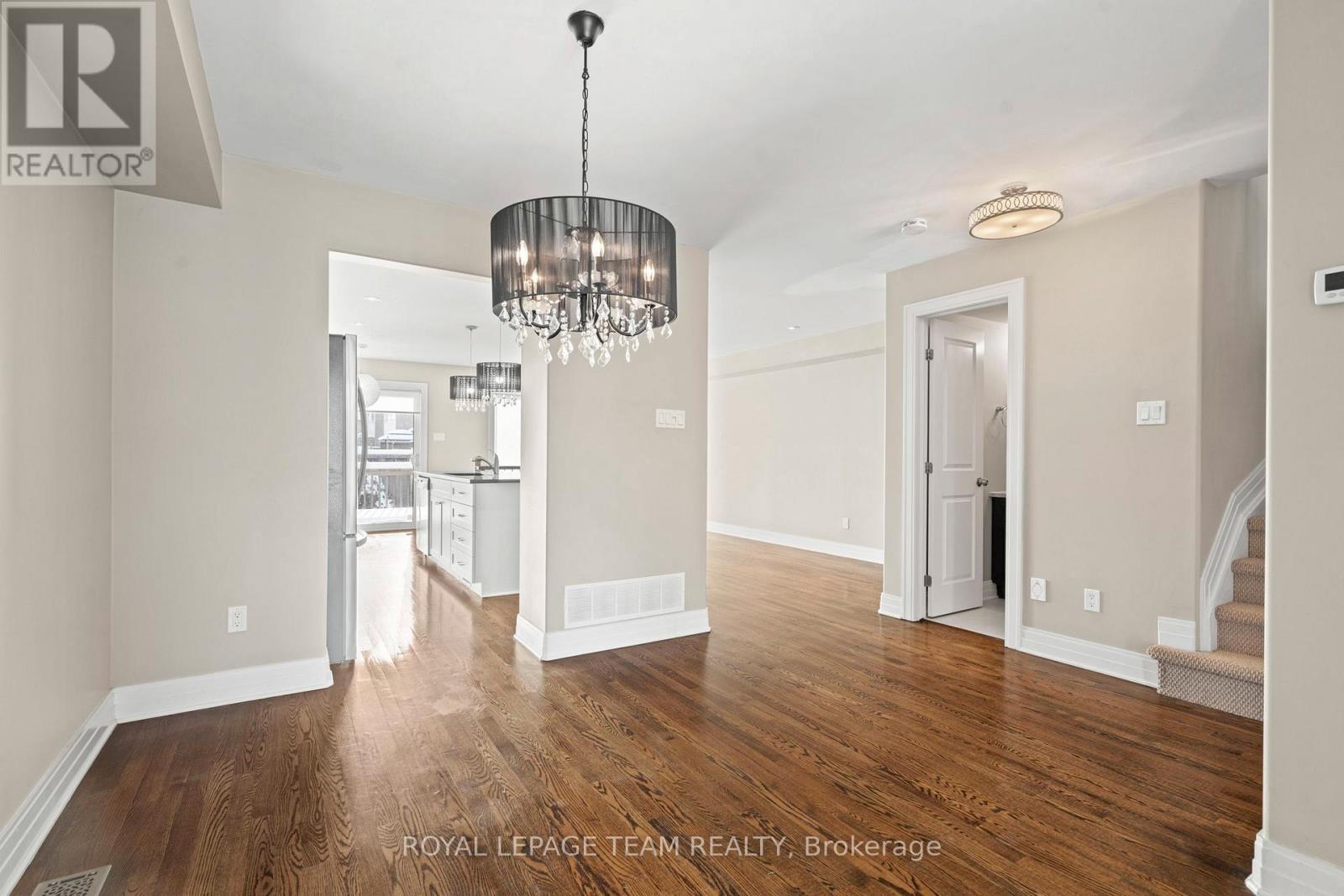 165 Woodhurst Crescent, Ottawa, Ontario  K2S 0T5 - Photo 4 - X12649866