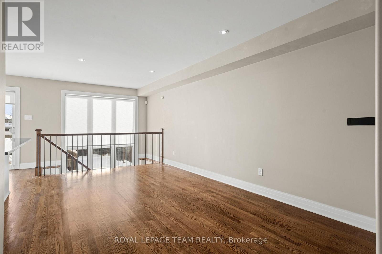 165 Woodhurst Crescent, Ottawa, Ontario  K2S 0T5 - Photo 5 - X12649866