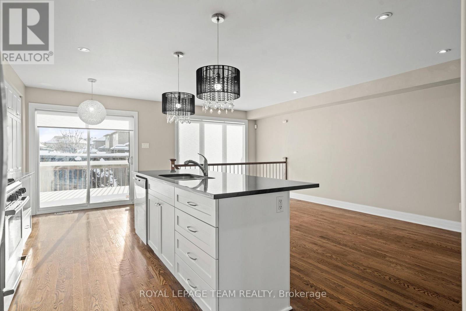 165 Woodhurst Crescent, Ottawa, Ontario  K2S 0T5 - Photo 8 - X12649866