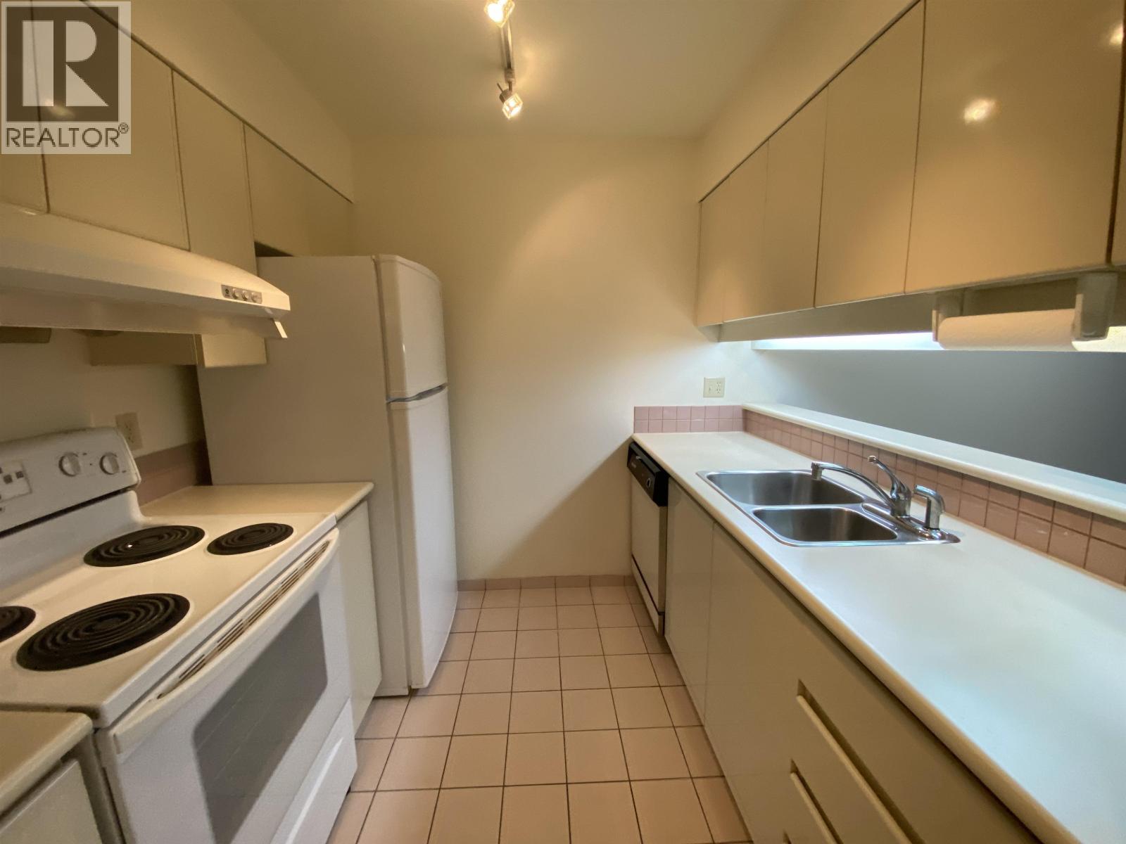 Listing Picture 12 of 31 : 604 8081 WESTMINSTER HIGHWAY, Richmond / 烈治文 - 魯藝地產 Yvonne Lu Group - MLS Medallion Club Member