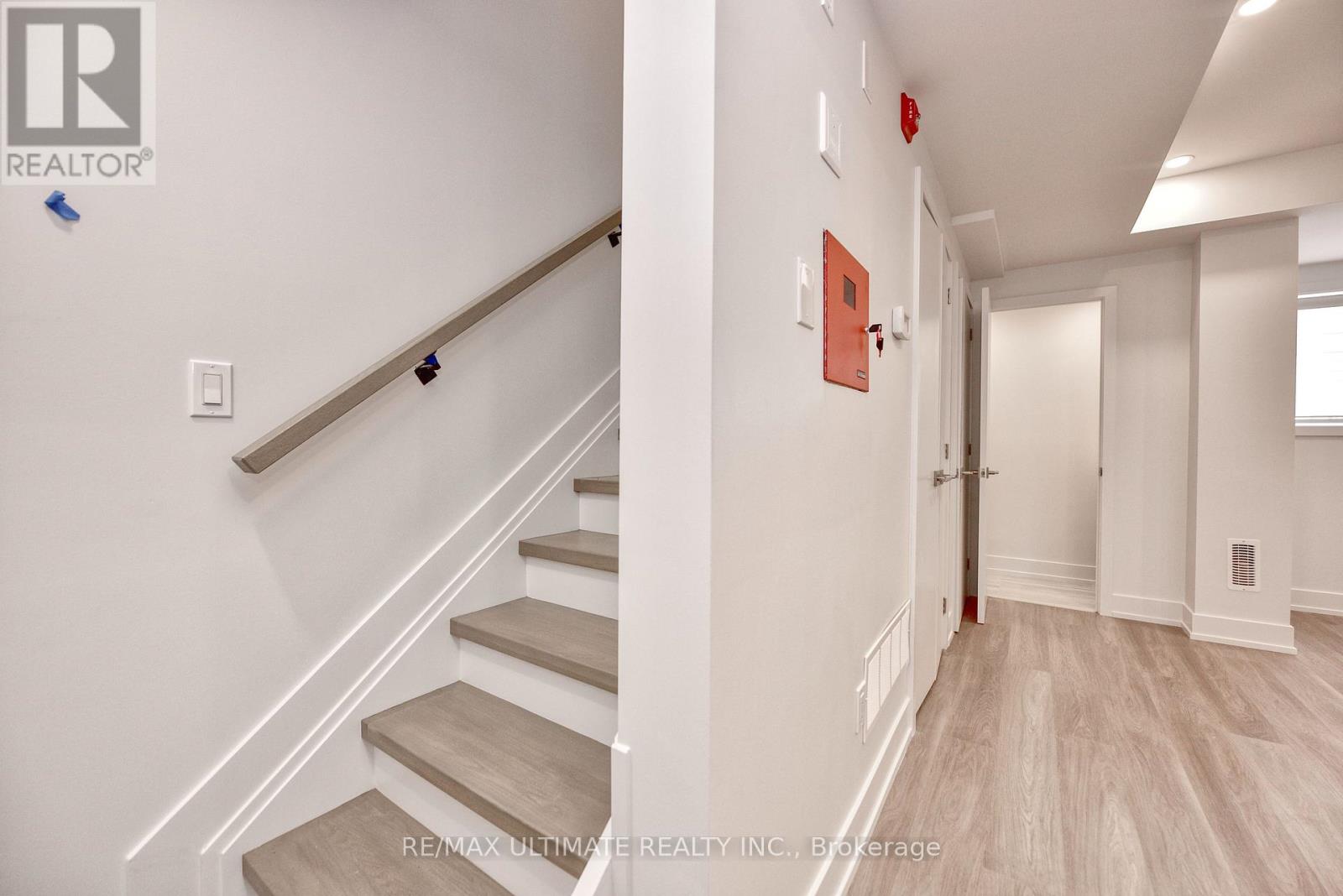 Laneway - 385 Mcroberts Avenue, Toronto, Ontario  M6E 4R1 - Photo 10 - W12649874