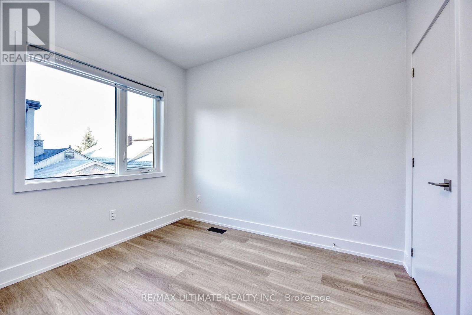 Laneway - 385 Mcroberts Avenue, Toronto, Ontario  M6E 4R1 - Photo 14 - W12649874