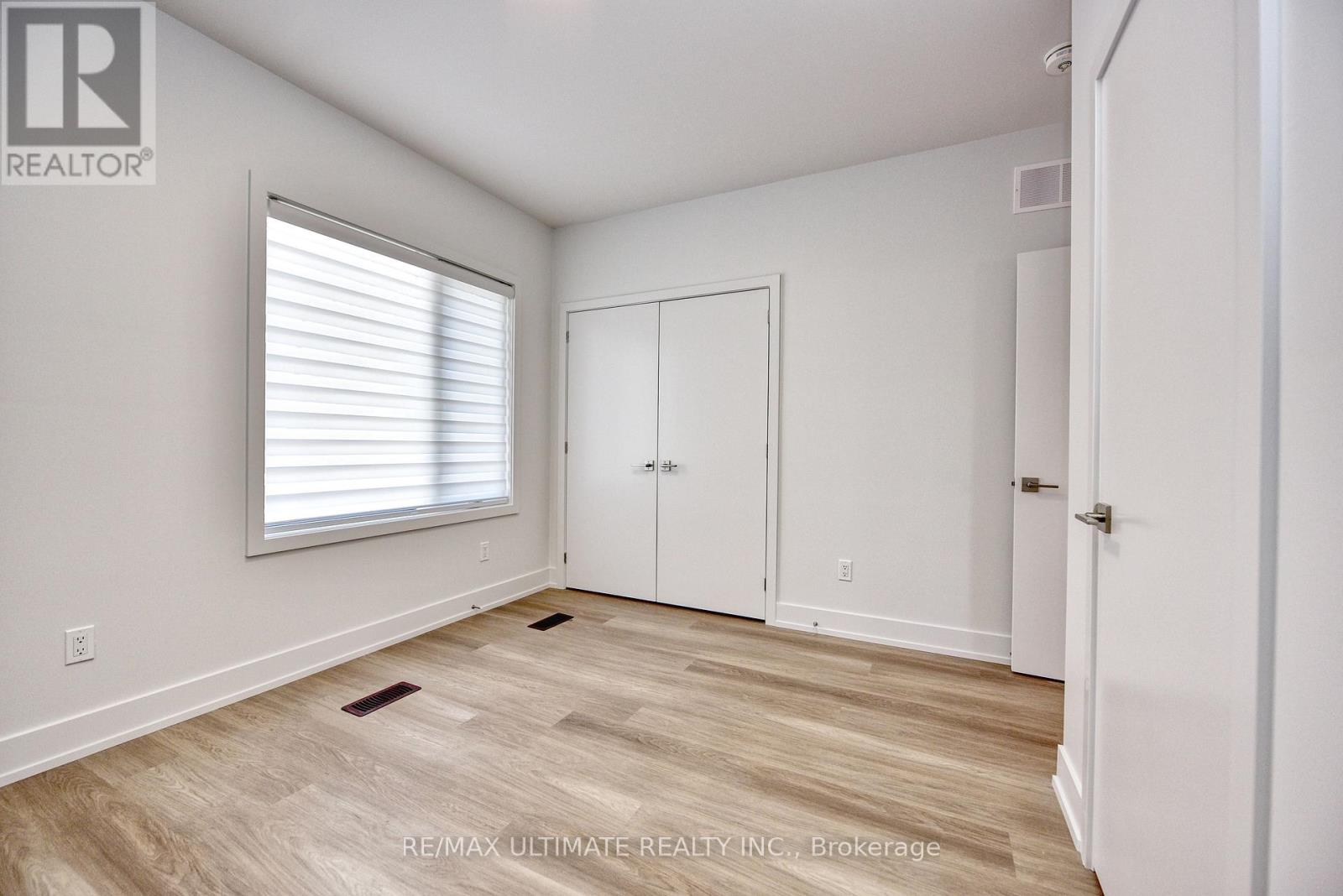 Laneway - 385 Mcroberts Avenue, Toronto, Ontario  M6E 4R1 - Photo 19 - W12649874