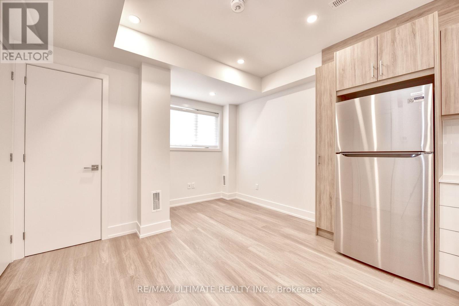 Laneway - 385 Mcroberts Avenue, Toronto, Ontario  M6E 4R1 - Photo 6 - W12649874