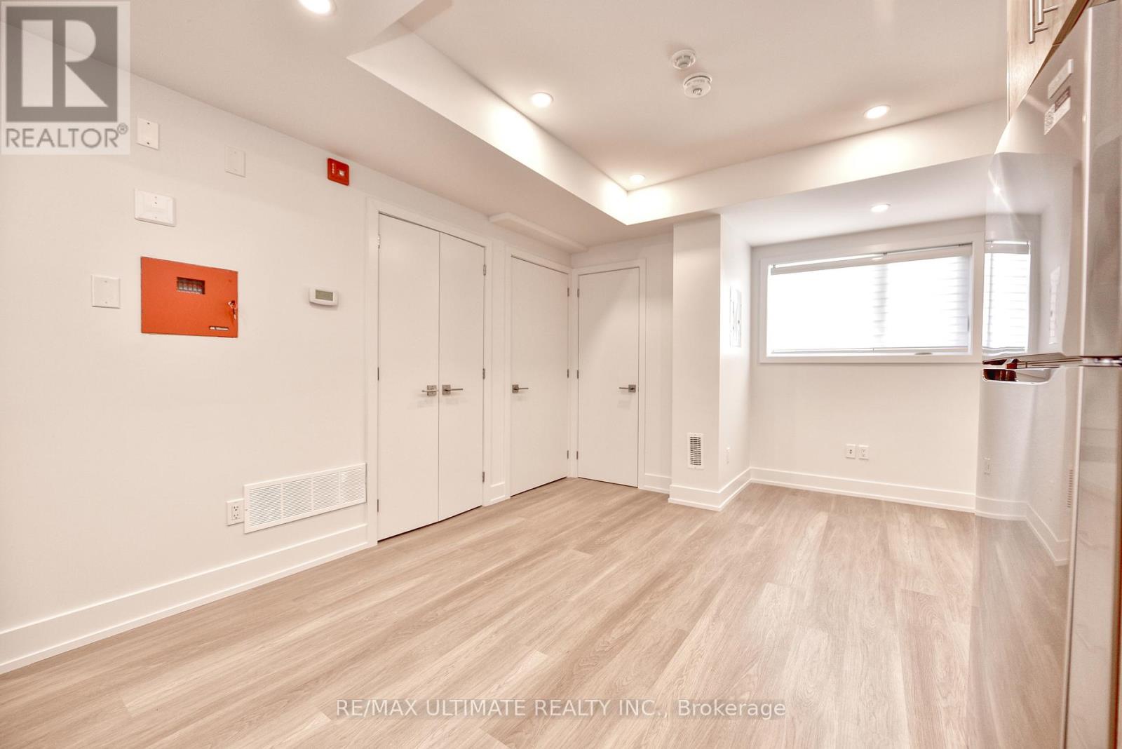 Laneway - 385 Mcroberts Avenue, Toronto, Ontario  M6E 4R1 - Photo 9 - W12649874