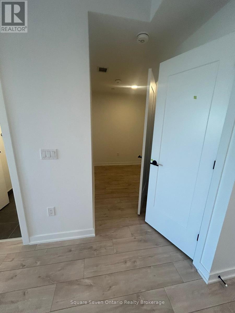 214 - 720 Whitlock Avenue, Milton, Ontario  L9E 1S5 - Photo 6 - W12588448