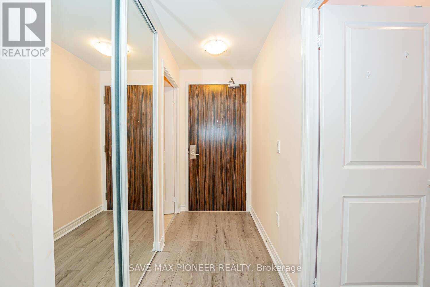 1606 - 349 Rathburn Road W, Mississauga, Ontario  L5B 0G9 - Photo 10 - W12649896