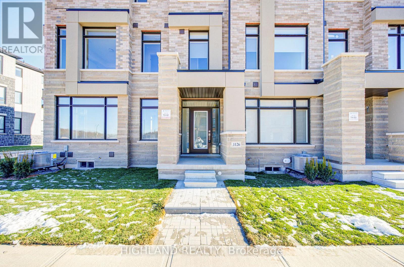 1126 Wheat Boom Drive, Oakville, Ontario  L6H 7W4 - Photo 2 - W12640032