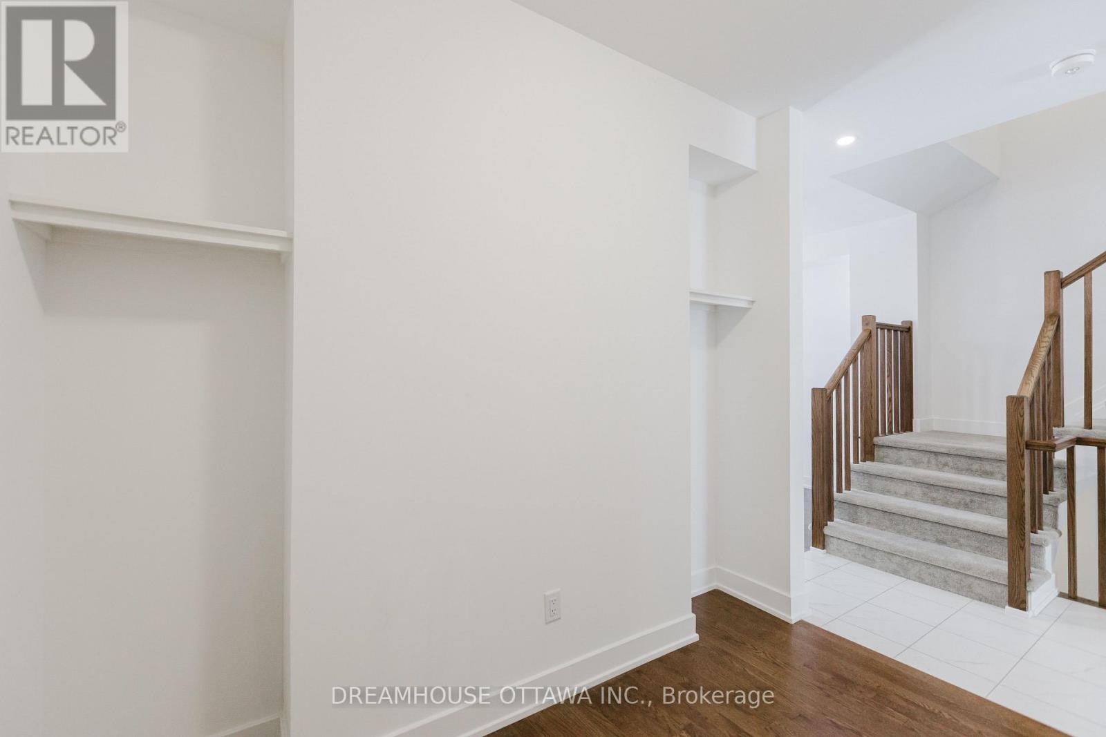 257 Finsbury Avenue, Ottawa, Ontario  K2S 2Y2 - Photo 9 - X12649904