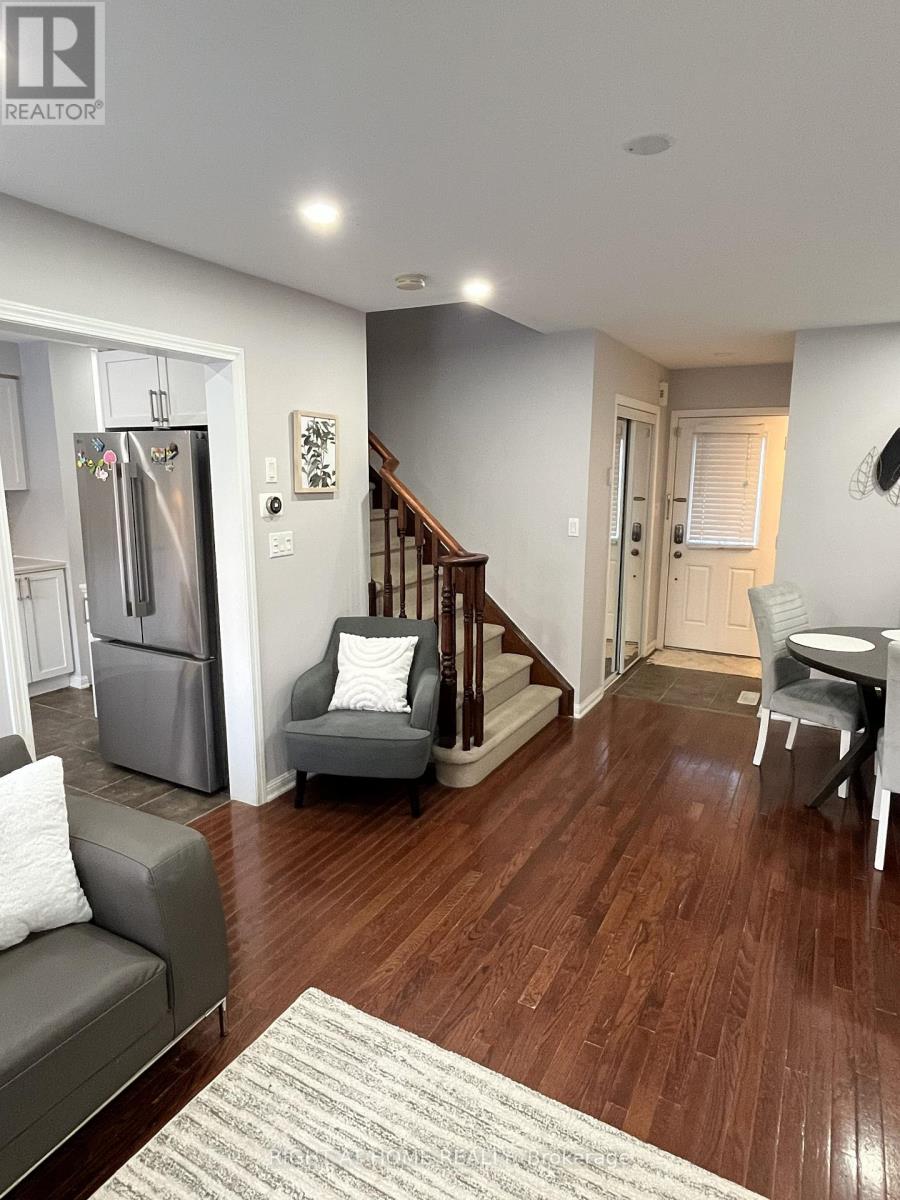 2439 Springforest Drive, Oakville, Ontario  L6M 0A1 - Photo 4 - W12649902