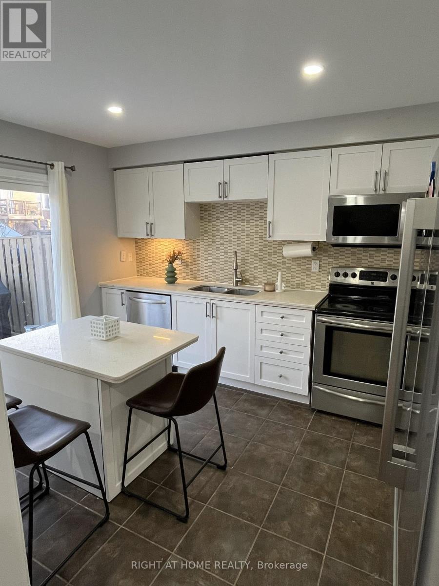 2439 Springforest Drive, Oakville, Ontario  L6M 0A1 - Photo 5 - W12649902