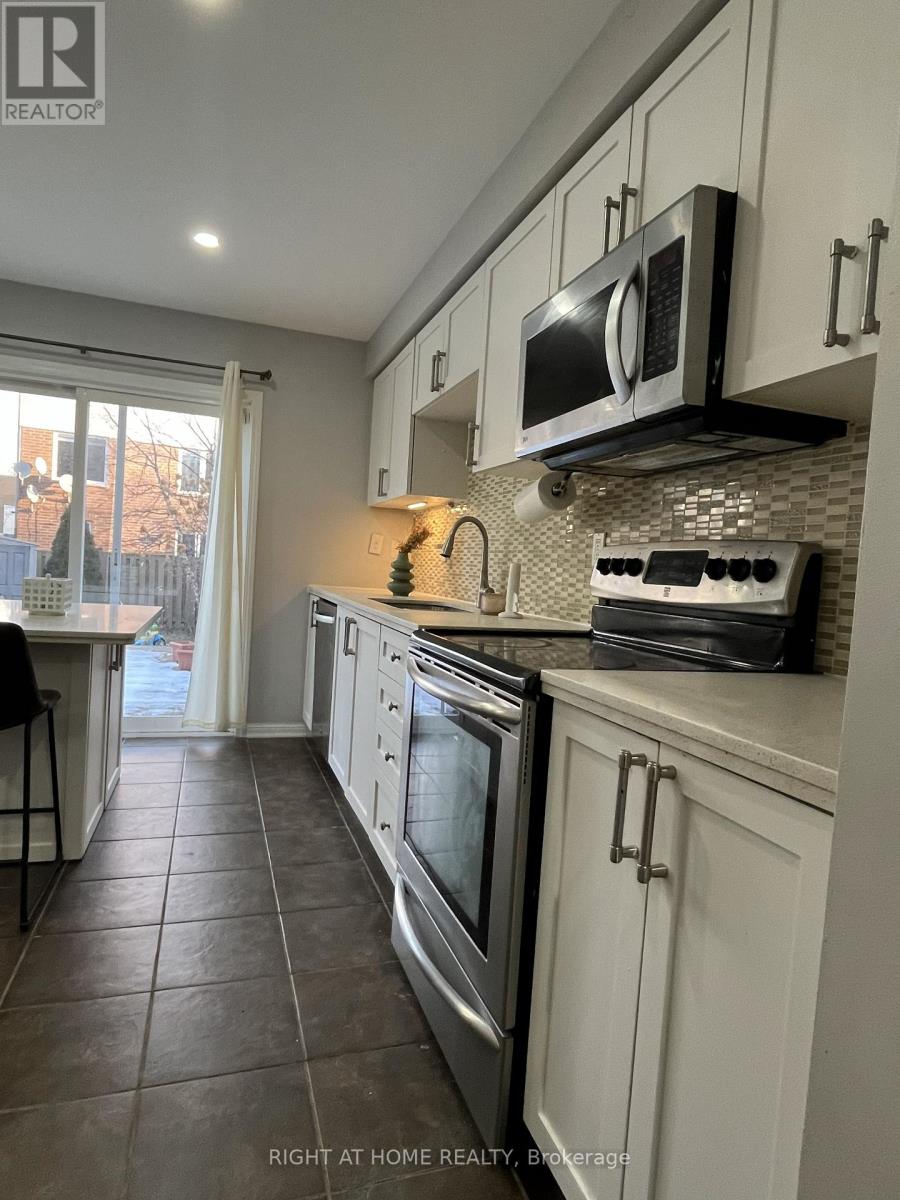 2439 Springforest Drive, Oakville, Ontario  L6M 0A1 - Photo 6 - W12649902